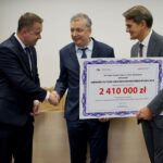 09.10.2019. Kielce. Otwarcie Centrum Komunikacji Medialnej i Informacji Naukowej UJK. Na zdjęciu (od lewej): Michał Cieślak - poseł, Sebastian Skuza - wiceminister nauki i szkolnictwa wyższego i prof. Jacek Semaniak - rektor Uniwersytetu Jana Kochanowskiego w Kielcach / Piotr Kwaśniewski / Radio Kielce