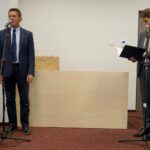 09.10.2019. Kielce. Otwarcie Centrum Komunikacji Medialnej i Informacji Naukowej UJK. Na zdjęciu (od lewej): dr hab. Janusz Detka - dziekan Wydziału Humanistycznego UJK w Kielcach i prof. Jacek Semaniak - rektor Uniwersytetu Jana Kochanowskiego w Kielcach / Piotr Kwaśniewski / Radio Kielce