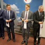 09.10.2019. Kielce. Otwarcie Centrum Komunikacji Medialnej i Informacji Naukowej UJK. Na zdjęciu (od lewej): Sebastian Skuza - wiceminister nauki i szkolnictwa wyższego, dr hab. Janusz Detka - dziekan Wydziału Humanistycznego UJK w Kielcach, prof. Jacek Semaniak - rektor Uniwersytetu Jana Kochanowskiego w Kielcach i Paweł Karpiński - prezes zarządu KARTEL S.A. / Piotr Kwaśniewski / Radio Kielce