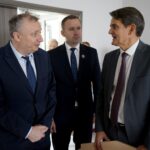 09.10.2019. Kielce. Otwarcie Centrum Komunikacji Medialnej i Informacji Naukowej UJK. Na zdjęciu (od lewej): Sebastian Skuza - wiceminister nauki i szkolnictwa wyższego, Michał Cieślak - poseł i prof. Jacek Semaniak - rektor Uniwersytetu Jana Kochanowskiego w Kielcach / Piotr Kwaśniewski / Radio Kielce