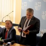 10.10.2019. Kielce. Konferencja "Fundusz rozwoju przewozów autobusowych o charakterze użyteczności publicznej". Na zdjęciu (od lewej): Andrzej Pruś - przewodniczący sejmiku województwa świętokrzyskiego, Marek Kwitek - poseł PiS, Bogdan Latosiński - poseł PiS i Bogdan Oleksiak - dyrektor Departamentu Transportu Drogowego w Ministerstwie Infrastruktury / Piotr Kwaśniewski / Radio Kielce
