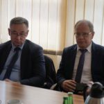 10.10.2019. Kielce. Konferencja "Fundusz rozwoju przewozów autobusowych o charakterze użyteczności publicznej". Na zdjęciu (od lewej): Sławomir Kopacz - wójt gminy Bieliny i Andrzej Gąsior - burmistrz miasta i gminy Nowa Słupia / Piotr Kwaśniewski / Radio Kielce