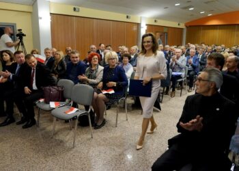 10.10.2019. Kielce. Podsumowanie kampanii wyborczej wojewody Agaty Wojtyszek. Na zdjęciu (w środku): Agata Wojtyszek - wojewoda świętokrzyski / Piotr Kwaśniewski / Radio Kielce