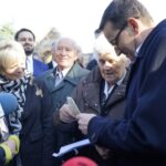 11.10.2019. Jędrzejów. Wizyta premiera Mateusza Morawieckiego w Jędrzejowie. Na zdjęciu (po prawej): premier Mateusz Morawiecki / Ewa Pociejowska-Gawęda / Radio Kielce