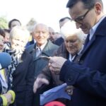 11.10.2019. Jędrzejów. Wizyta premiera Mateusza Morawieckiego w Jędrzejowie. Na zdjęciu (po prawej): premier Mateusz Morawiecki / Ewa Pociejowska-Gawęda / Radio Kielce