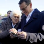 11.10.2019. Jędrzejów. Wizyta premiera Mateusza Morawieckiego w Jędrzejowie. Na zdjęciu (po prawej): premier Mateusz Morawiecki / Ewa Pociejowska-Gawęda / Radio Kielce