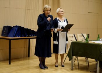 11.10.2019. Kielce. 100-lecie Kurateli Sądowej w Polsce. Na zdjęciu (od lewej): Elżbieta Lewandowska - kurator okręgowy Sądu Okręgowego w Kielcach i Bożena Kępkowska - zastępca Kuratora Okręgowego  / Piotr Kwaśniewski / Radio Kielce