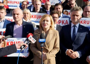 11.10.2019 Kielce. Konferencja wiceminister Anny Krupki. Na zdjęciu (pierwszy rząd, od lewej): Rafał Nowak - dyrektor Wzgórza Zamkowego w Kielcach, Anna Krupka - wiceminister sportu i turystyki, Krzysztof Słoń - senator PiS / Piotr Kwaśniewski / Radio Kielce