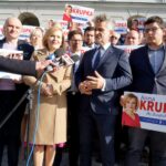 11.10.2019 Kielce. Konferencja wiceminister Anny Krupki. Na zdjęciu (pierwszy rząd, od lewej): Rafał Nowak - dyrektor Wzgórza Zamkowego w Kielcach, Anna Krupka - wiceminister sportu i turystyki, Krzysztof Słoń - senator PiS, Marcin Stępniewski - radny Rady Miasta Kielce / Piotr Kwaśniewski / Radio Kielce