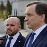 11.10.2019. Kielce. Konferencja ministra Zbigniewa Ziobry. Na zdjęciu (od lewej): Mariusz Gosek - członek zarządu województwa świętokrzyskiego i Zbigniew Ziobro - minister sprawiedliwości / Piotr Kwaśniewski / Radio Kielce