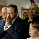 13.10.2019. Kielce. Ogłoszenie wyników wyborów do parlamentu w świętokrzyskiej siedzibie Sojuszu Lewicy Demokratycznej. Na zdjęciu (w środku): Andrzej Szejna - przewodniczący świętokrzyskiego SLD i Małgorzata Marenin / Piotr Kwaśniewski / Radio Kielce