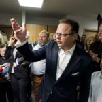 13.10.2019. Kielce. Ogłoszenie wyników wyborów do parlamentu w świętokrzyskiej siedzibie Sojuszu Lewicy Demokratycznej. Na zdjęciu (w środku): Andrzej Szejna - przewodniczący świętokrzyskiego SLD / Piotr Kwaśniewski / Radio Kielce