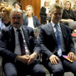 15.10.2019. Kielce. Posumowanie projektu "Kultura Uczenia się". Na zdjęciu (od lewej): Jacek Wołowiec - dyrektor Świętokrzyskiego Centrum Doskonalenia Nauczycieli i Krzysztof Słoń - senator PiS / Piotr Kwaśniewski / Radio Kielce