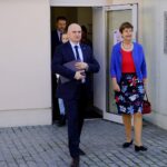 16.10.2019. Kielce. Otwarcie wystawy „Pozwólcie mi być sobą. Historia życia Anne Frank”. Na zdjęciu (od lewej): Rafał Nowak - dyrektor Wzgórza Zamkowego w Kielcach i Daphne Bergsma - ambasador Królestwa Niderlandów w Polsce / Piotr Kwaśniewski / Radio Kielce