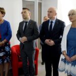 16.10.2019. Kielce. Otwarcie wystawy „Pozwólcie mi być sobą. Historia życia Anne Frank”. Na zdjęciu (od lewej): Daphne Bergsma - ambasador Królestwa Niderlandów w Polsce, Marcin Różycki - zastępca prezydenta Kielc, Rafał Nowak - dyrektor Wzgórza Zamkowego w Kielcach i Anita Hakowska - wicedyrektor VII Liceum Ogólnokształcącego im. Józefa Piłsudskiego w Kielcach / Piotr Kwaśniewski / Radio Kielce