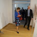 16.10.2019. Kielce. Otwarcie wystawy „Pozwólcie mi być sobą. Historia życia Anne Frank”. Na zdjęciu (po lewej): Daphne Bergsma - ambasador Królestwa Niderlandów w Polsce / Piotr Kwaśniewski / Radio Kielce