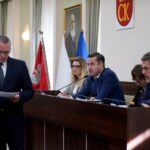 17.10.2019. Kielce. Sesja Rady Miasta Kielce. Na zdjęciu (od lewej): Arkadiusz Kubiec - wiceprezydent Kielc, Joanna Winiarska - wiceprzewodnicząca Rady Miasta Kielce, Kamil Suchański - przewodniczący Rady Miasta Kielce, Katarzyna Zapała - radna Rady Miasta Kielce i Jarosław Karyś - wiceprzewodniczący Rady Miasta Kielce / Piotr Kwaśniewski / Radio Kielce