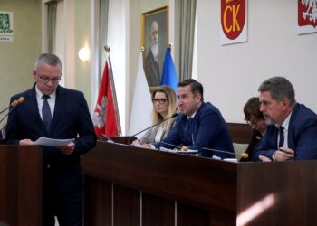 17.10.2019. Kielce. Sesja Rady Miasta Kielce. Na zdjęciu (od lewej): Arkadiusz Kubiec - wiceprezydent Kielc, Joanna Winiarska - wiceprzewodnicząca Rady Miasta Kielce, Kamil Suchański - przewodniczący Rady Miasta Kielce, Katarzyna Zapała - radna Rady Miasta Kielce i Jarosław Karyś - wiceprzewodniczący Rady Miasta Kielce / Piotr Kwaśniewski / Radio Kielce