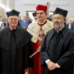 17.10.2019. Kielce. Dr Peter Seyboth odebrał tytuł doktora honoris causa UJK. Na zdjęciu (od lewej): dr Peter Seyboth, prof. zw. dr hab. Jacek Semaniak - rektor Uniwersytetu Jana Kochanowskiego w Kielcach i prof. dr hab. Marek Gaździcki - Zakład Fizyki Jądrowej UJK w Kielcach / Piotr Kwaśniewski / Radio Kielce