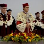 17.10.2019. Kielce. Dr Peter Seyboth odebrał tytuł doktora honoris causa UJK. Na zdjęciu (od lewej): prof. dr hab. n. med. Stanisław Głuszek - dziekan Wydziału Lekarskiego i Nauk o Zdrowu UJK w Kielcach, prof. zw. dr hab. Jacek Semaniak - rektor Uniwersytetu Jana Kochanowskiego w Kielcach i dr hab. Monika Szpringer - prorektor Uniwersytetu Jana Kochanowskiego w Kielcach / Piotr Kwaśniewski / Radio Kielce