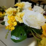 Przygotowania na Wszystkich Świętych. Kwiaty / Piotr Kwaśniewski / Radio Kielce