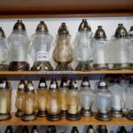 25.10.2019. Kielce. Przygotowania na Wszystkich Świętych. Znicze / Piotr Kwaśniewski / Radio Kielce