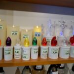 25.10.2019. Kielce. Przygotowania na Wszystkich Świętych. Znicze / Piotr Kwaśniewski / Radio Kielce