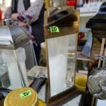 25.10.2019. Kielce. Przygotowania na Wszystkich Świętych. Znicze / Piotr Kwaśniewski / Radio Kielce