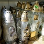 25.10.2019. Kielce. Przygotowania na Wszystkich Świętych. Znicze / Piotr Kwaśniewski / Radio Kielce