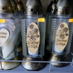 25.10.2019. Kielce. Przygotowania na Wszystkich Świętych. Znicze / Piotr Kwaśniewski / Radio Kielce