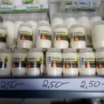 25.10.2019. Kielce. Przygotowania na Wszystkich Świętych. Znicze / Piotr Kwaśniewski / Radio Kielce