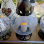 25.10.2019. Kielce. Przygotowania na Wszystkich Świętych. Znicze / Piotr Kwaśniewski / Radio Kielce