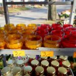 25.10.2019. Kielce. Przygotowania na Wszystkich Świętych. Znicze / Piotr Kwaśniewski / Radio Kielce