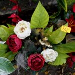 Przygotowania na Wszystkich Świętych. Kwiaty / Piotr Kwaśniewski / Radio Kielce