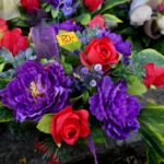 Przygotowania na Wszystkich Świętych. Kwiaty / Piotr Kwaśniewski / Radio Kielce