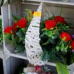 Przygotowania na Wszystkich Świętych. Kwiaty / Piotr Kwaśniewski / Radio Kielce