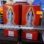 Przygotowania na Wszystkich Świętych. Kwiaty / Piotr Kwaśniewski / Radio Kielce