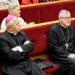 25.10.2019. Kielce. Sesja misjologiczna w Wyższym Seminarium Duchownym w Kielcach. Na zdjęciu (od lewej): bp Jan Piotrowski - biskup diecezji kieleckiej i bp Andrzej Kaleta - biskup pomocniczy diecezji kieleckiej / Piotr Kwaśniewski / Radio Kielce