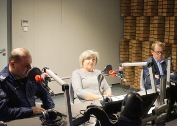 29.10.2019 Kielce Na zdjęciu od lewej: Karol Macek - rzecznik KMP w Kielcach, Elżbieta Śreniawska - prezes zarządu MPK w Kielcach, Jarosław Skrzydło - rzecznik kieleckiego MZD / Aneta Cielibała-Gil / Radio Kielce