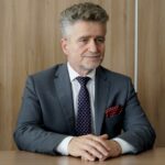 30.10.2019. Kielce. Osoby niepełnosprawne otrzymały dofinansowanie na otwarcie własnych działalności gospodarczych. Na zdjęciu: Krzysztof Słoń - senator PiS / Piotr Kwaśniewski / Radio Kielce