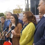 02.10.2019. Kielce. Konferencja Małgorzaty Kidawy-Błońskiej i Grzegorza Schetyny. Na zdjęciu (od lewej): Jerzy Materek - kandydat do Sejmu z listy KO, Anna Dziewanowska - kandydatka do Sejmu z listy KO, Artur Gierada - przewodniczący świętokrzyskiej PO, Marzena Okła-Drewnowicz - posłanka PO, Małgorzata Kidawa-Błońska - kandydatka KO na premiera i Adam Cyrański - poseł / Radio Kielce