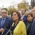 02.10.2019. Kielce. Konferencja Małgorzaty Kidawy-Błońskiej i Grzegorza Schetyny. Na zdjęciu (od lewej): Jerzy Materek - kandydat do Sejmu z listy KO, Artur Gierada - przewodniczący świętokrzyskiej PO, Małgorzata Kidawa-Błońska - kandydatka KO na premiera, Michał Braun - radny Rady Miasta Kielce, Izabela Leszczyna - posłanka PO i Grzegorz Schetyna - przewodniczący PO / Radio Kielce