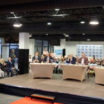 03.10.2019. Kielce. Debata świętokrzyskich kandydatów w wyborach do Sejmu. Od lewej: Krzysztof Bosak - lider listy Konfederacji, Mariusz Gosek z listy Prawa i Sprawiedliwości, Czesław Siekierski - jedynka PSL Koalicji Polskiej, Bartłomiej Sienkiewicz - lider listy Koalicji Obywatelskiej, Andrzej Szejna startujący z pierwszego miejsca na liście Lewicy w regionie, a także Marcin Woch - kandydat komitetu Bezpartyjni i Samorządowcy / Michał Kita / Radio Kielce