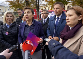 10.10.2019 Kielce. Konferencja Lewicy. Na zdjęciu (od lewej): Iwona Wielgus, Alicja Lisiak, Jan Gajda, Marcin Chłodnicki i Paulina Piechna-Więckiewicz / Michał Kita / Radio Kielce