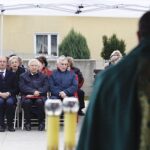 10.10.2019 Michniów. Mauzoleum. Uroczystość wręczenia medali Pro Patria dla 11 ocalałych z pacyfikacji Michniowa. Od lewej wiceminister spraw zagranicznych Piotr Wawrzyk, poseł Krzysztof Lipiec i marszałek Andrzej Bętkowski / Jarosław Kubalski / Radio Kielce