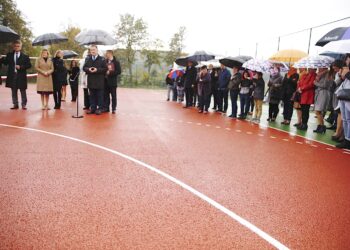 05.10.2019 Korzecko. Otwarcie wielofunkcyjnego boiska przy Szkole Podstawowej w Korzecku / Jarosław Kubalski / Radio Kielce