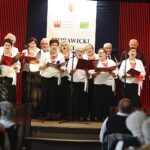 20.10.2019. Morawica. Koncert zespołów ludowych. Chór Towarzystwa Przyjaciół Ziemi Morawickiej / Jarosław Kubalski / Radio Kielce