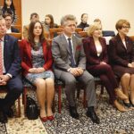 04.10.2019 Kielce. Podpisanie umów na zakup karetek dla ŚCRMiTS. Na zdjęciu (od lewej): senator Jarosław Rusiecki, Agnieszka Buras - kandydatka PiS do Sejmu, senator Krzysztof Słoń, wiceminister Anna Krupka i poseł Maria Zuba / Jarosław Kubalski / Radio Kielce