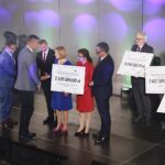 02.10.2019 Kielce. Uroczyste wręczenie promes na gospodarkę wodno-ściekową z Wojewódzkiego Fundusz Ochrony Środowiska i Gospodarki Wodnej w Kielcach. Promesy wręczają: Ryszard Gliwiński - prezes zarządu Wojewódzkiego Funduszu Ochrony Środowiska i Gospodarki Wodnej w Kielcach, Agata Wojtyszek - wojewoda świętokrzyski, Anna Krupka, wiceminister sportu i turystyki, Marek Ryszak, zastępca prezesa Narodowego Funduszu Ochrony Środowiska i Gospodarki Wodnej w Warszawie / Jarosław Kubalski / Radio Kielce