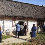 19.10.2019. Tokarnia. Wizyta ambasadorów z 20 krajów w Parku Etnograficznym / Jarosław Kubalski / Radio Kielce